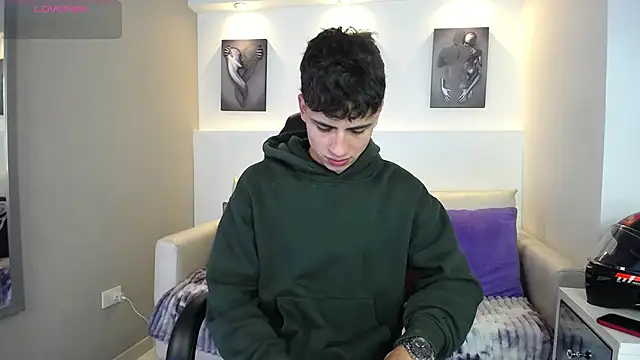 AdrianRinaldi online show from October 4, 8:24 pm