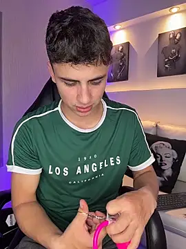 AdrianRinaldi online show from March 31, 8:10 pm