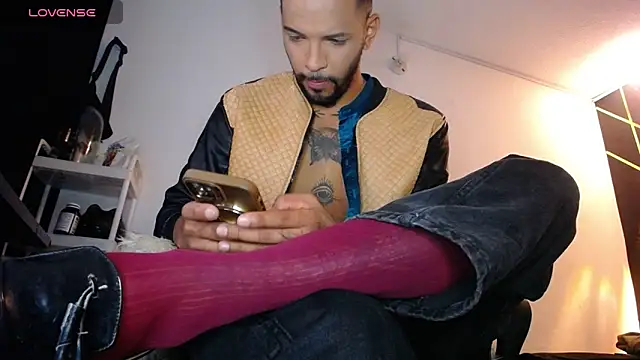 LickMyInk online show from December 21, 5:37 am