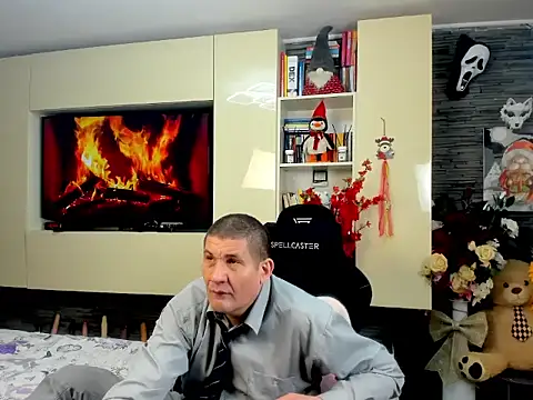 SpartacusDaddy48 online show from March 4, 4:47 pm