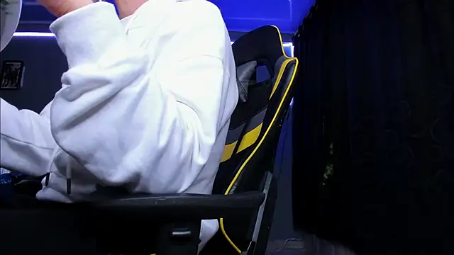 alexgiraldo   online show from October 27, 3:20 am