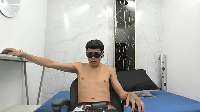 Snapshot of kinky_spice69 chatting on September 19, 7:24 pm kinky spice69 online show from September 19, 7:24 pm
