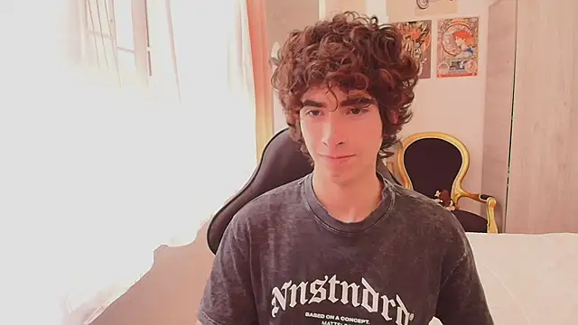 Nude Boy18 online show from October 24, 6:42 pm