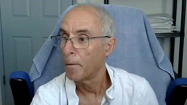 funone1999 online show from October 8, 7:40 pm