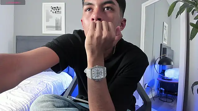 Snapshot of Tylerffoxx chatting on September 15, 8:32 pm Tylerffoxx online show from September 15, 8:32 pm