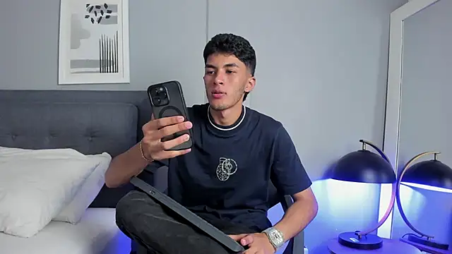 Tylerffoxx online show from February 2, 9:56 pm