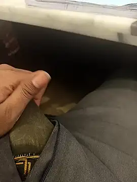 hotboy43339 online show from December 19, 2:52 am