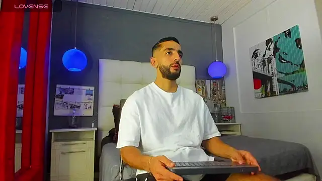 Yiyo10  online show from January 18, 4:47 am