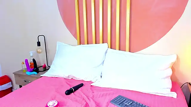 Jake And Nicolee online show from September 12, 1:05 am