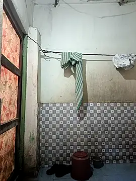 nughtytommy01 online show from April 28, 12:49 am