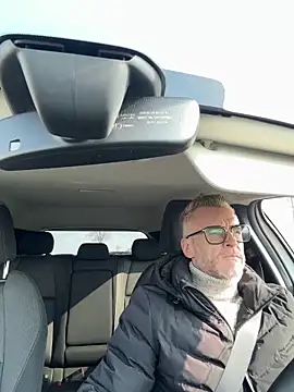 Axl hot online show from March 8, 9:13 am