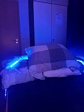 Teufel-in-weiss online show from February 10, 10:03 pm