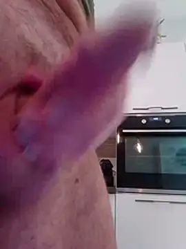 Snapshot of Kladys chatting on October 28, 11:23 am Kladys online show from October 28, 11:23 am