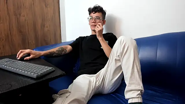 LittleMax23 online show from November 4, 6:20 pm