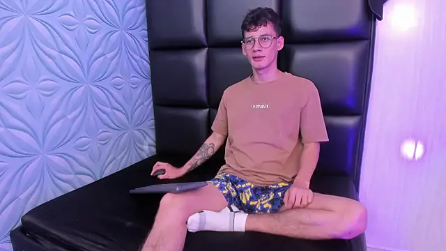 LittleMax23 online show from October 2, 12:09 pm