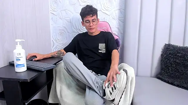 LittleMax23 online show from November 26, 1:25 pm