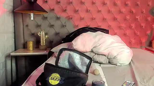 OliIverr22 online show from November 28, 12:40 pm