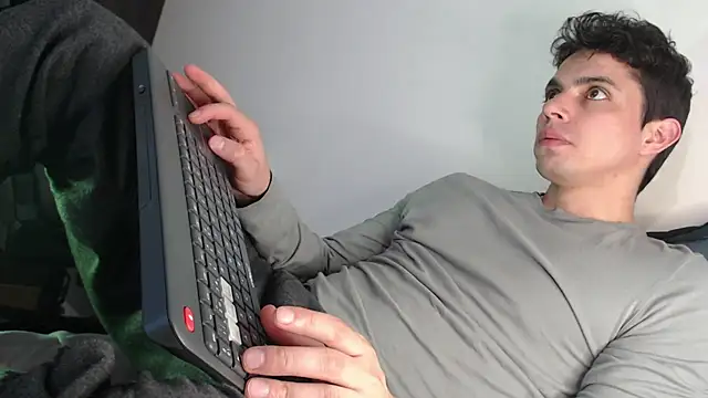 yourfavoriteboy   online show from January 5, 9:07 pm