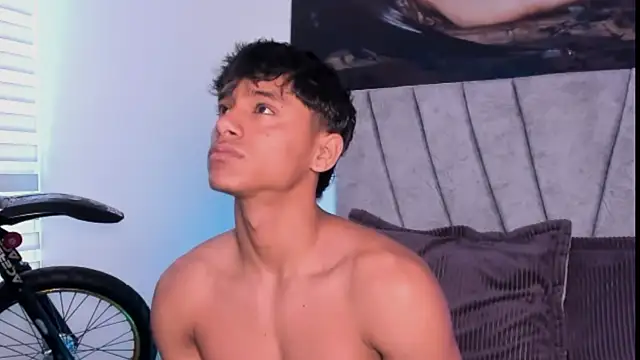 ZYZZ1312 online show from November 11, 5:07 pm