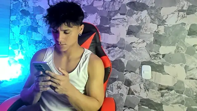 ZYZZ1312 online show from April 2, 5:05 am