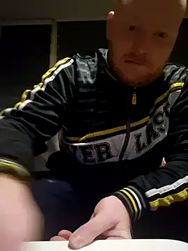 svenni2525 online show from November 3, 10:00 pm