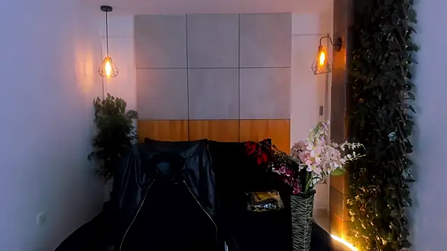 Donovan Desmond online show from October 31, 10:46 pm