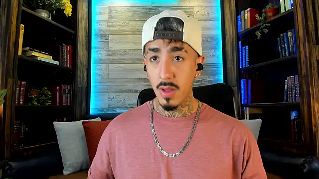 Snapshot of Donovan_Desmond chatting on October 21, 8:55 pm Donovan Desmond online show from October 21, 8:55 pm