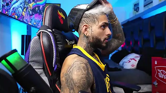 logan hugh8 online show from February 17, 10:52 pm