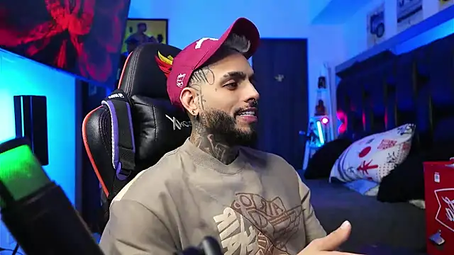 logan hugh8 online show from February 5, 9:16 am