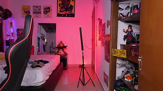 logan hugh8 online show from April 3, 9:06 am