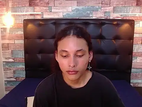 Snapshot of Andrew_Landry chatting on October 6, 3:06 pm Andrew Landry online show from October 6, 3:06 pm