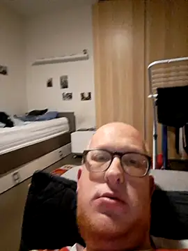 geilerd122 online show from October 31, 8:23 pm