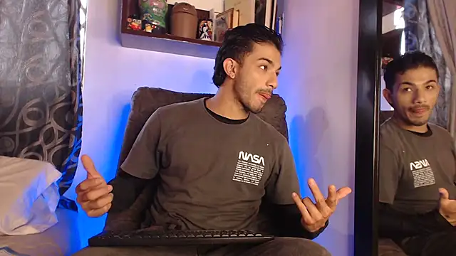 ArturoCardona  online show from April 1, 12:07 pm