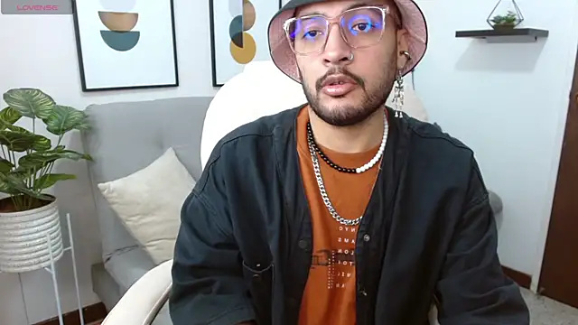   Damian    online show from September 21, 11:27 pm