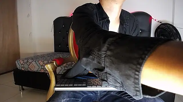 Charlie Cock  online show from November 2, 4:06 am