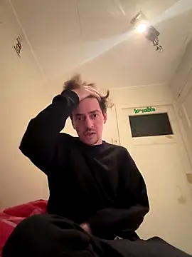 hottest23 online show from November 29, 5:53 am