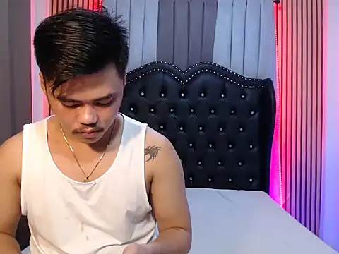 hot emman online show from December 2, 4:15 am