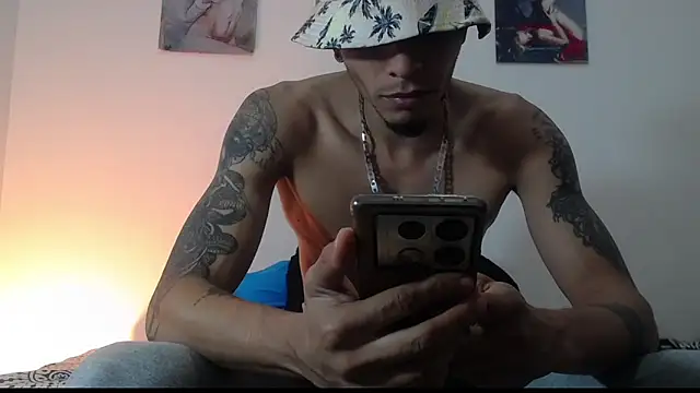 Daniel laverde online show from October 26, 3:08 am