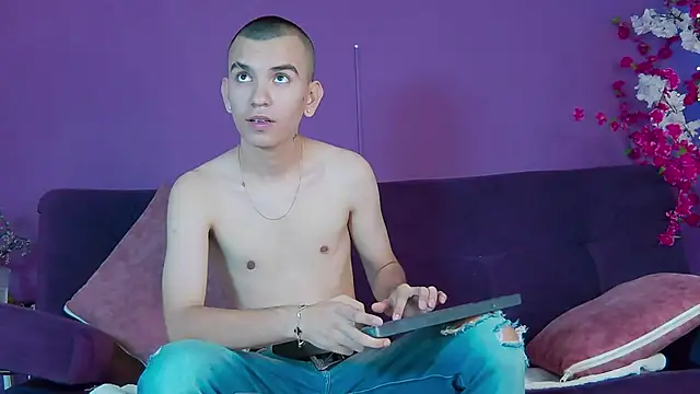 RowanCley online show from September 15, 12:17 pm