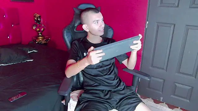 RowanCley online show from October 1, 12:09 pm