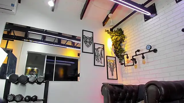 ItaloMoore online show from December 1, 11:24 am