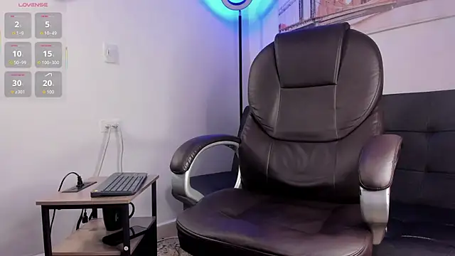 Dash Bukoski online show from December 13, 7:53 pm