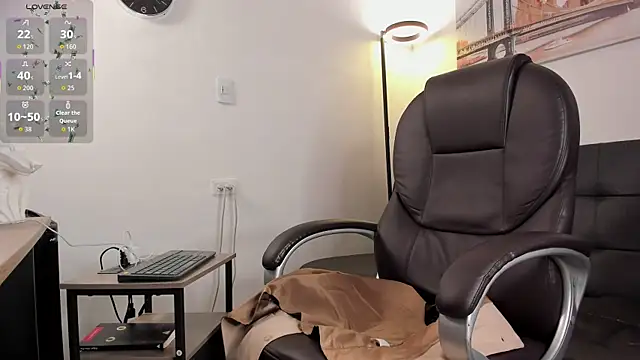 Dash Bukoski online show from November 27, 3:38 pm