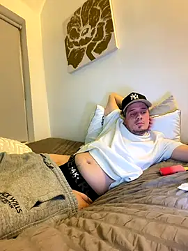 shyandchilling online show from December 13, 8:15 pm