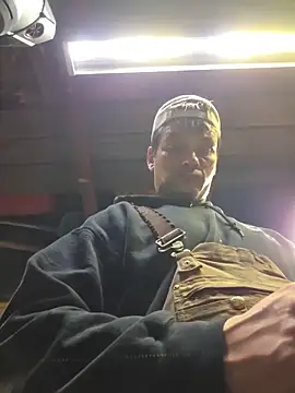 twistafatpipe online show from November 25, 9:11 am