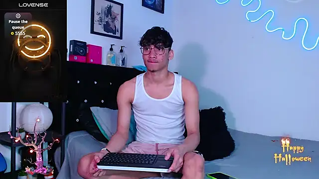 Gael Jones online show from October 17, 4:38 am