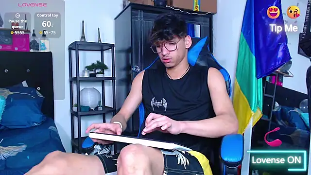 Gael Jones online show from October 2, 2:59 am