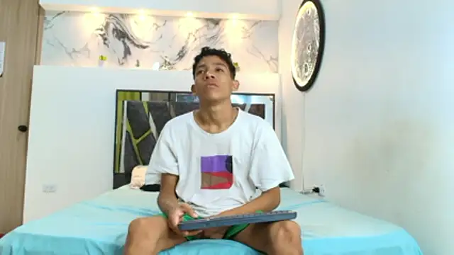 BEAUTY BOYS1 online show from October 26, 7:21 am