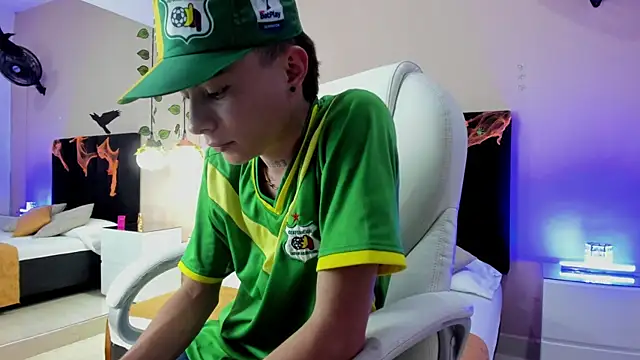 Nascary Fox online show from October 21, 8:23 pm