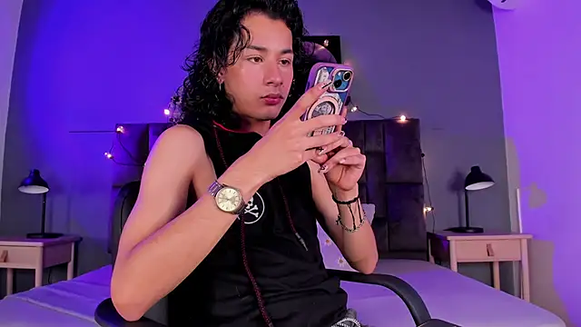 BenjiFiore  online show from October 21, 7:50 pm